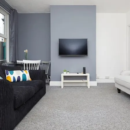 4 Bed Derby Townhouse - Parking - City Exterior photo