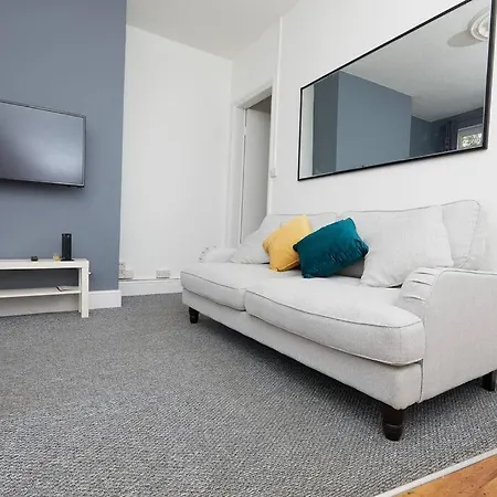 4 Bed Derby Townhouse - Parking - City Exterior photo