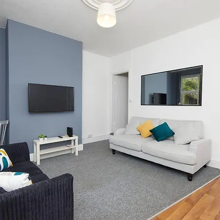 4 Bed Derby Townhouse - Parking - City Exterior photo