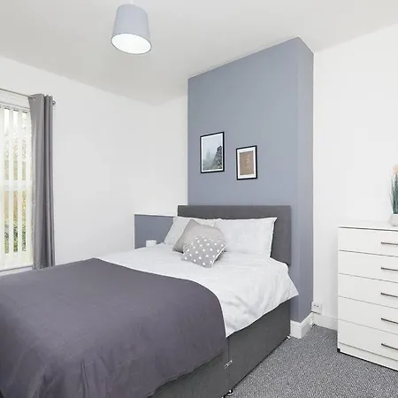 4 Bed Derby Townhouse - Parking - City Exterior photo