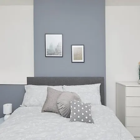 4 Bed Derby Townhouse - Parking - City Exterior photo