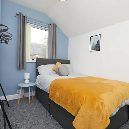 4 Bed Derby Townhouse - Parking - City Exterior photo