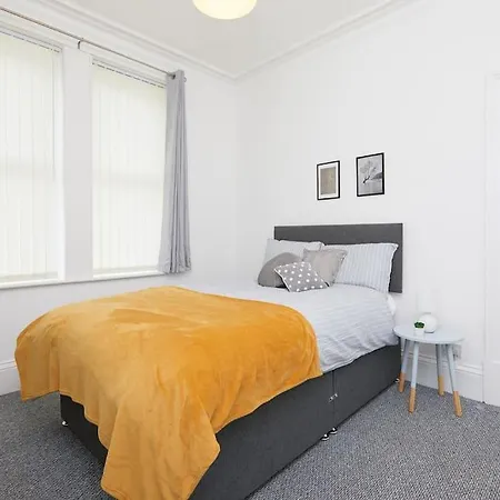 4 Bed Derby Townhouse - Parking - City Exterior photo