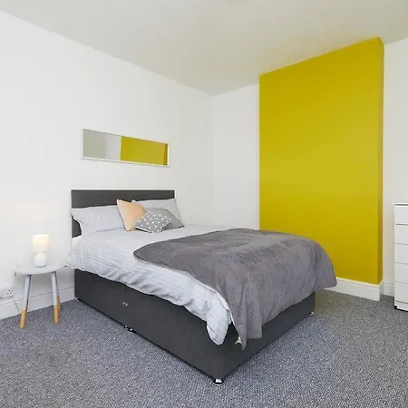 4 Bed Derby Townhouse - Parking - City Exterior photo
