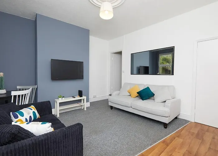 4 Bed Derby Townhouse - Parking - City