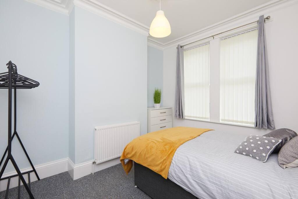 4 Bed Townhouse - Parking - Apartment *