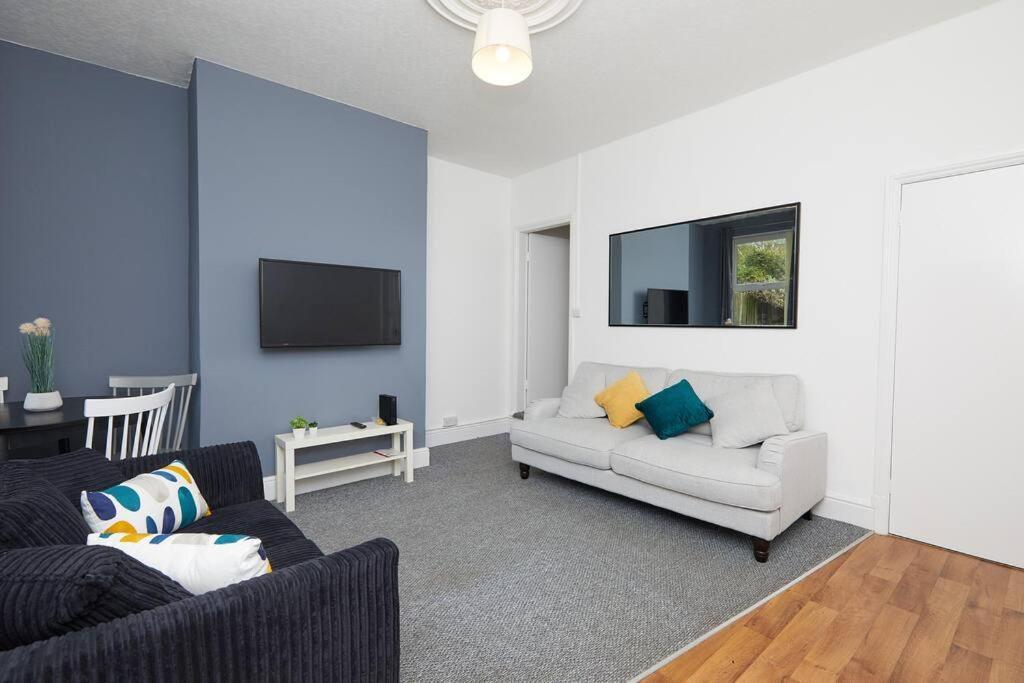 4 Bed Townhouse - Parking - *