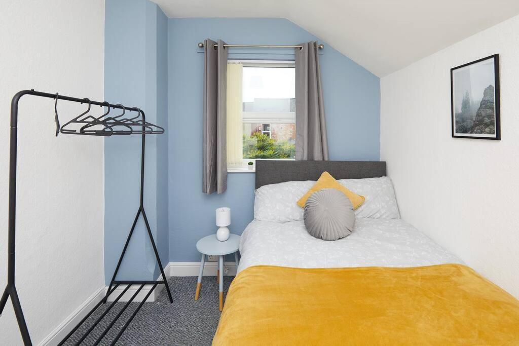Apartment 4 Bed Townhouse - Parking - Derby