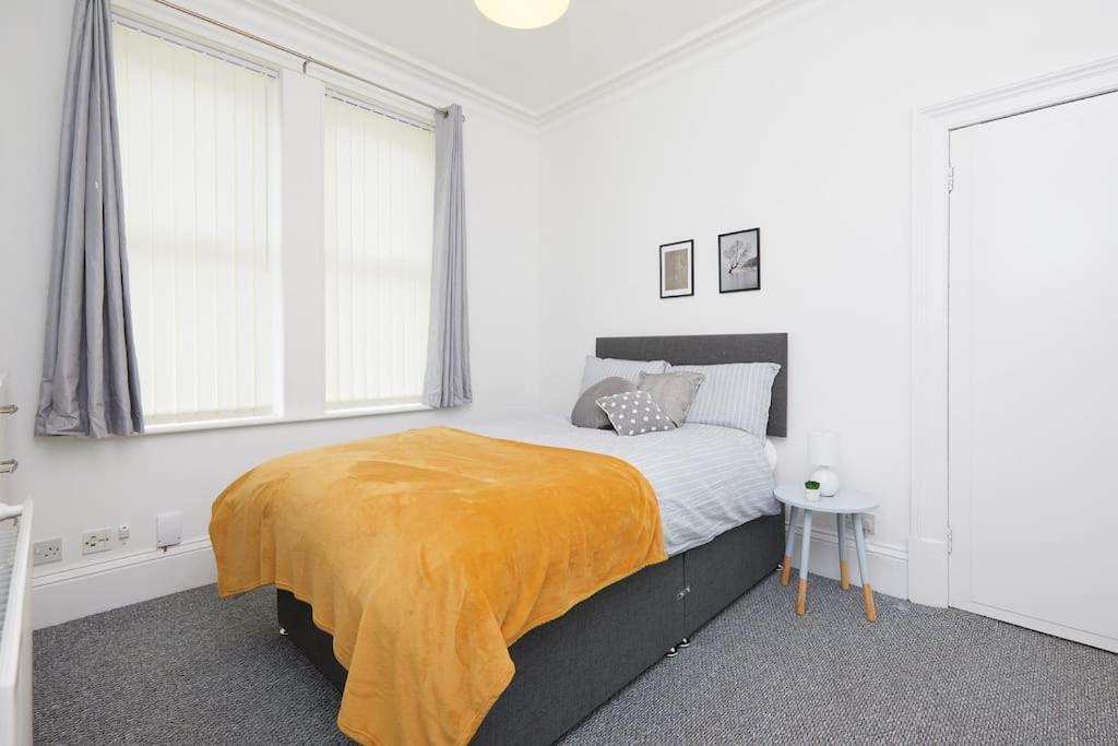 Apartment 4 Bed Townhouse - Parking - Derby